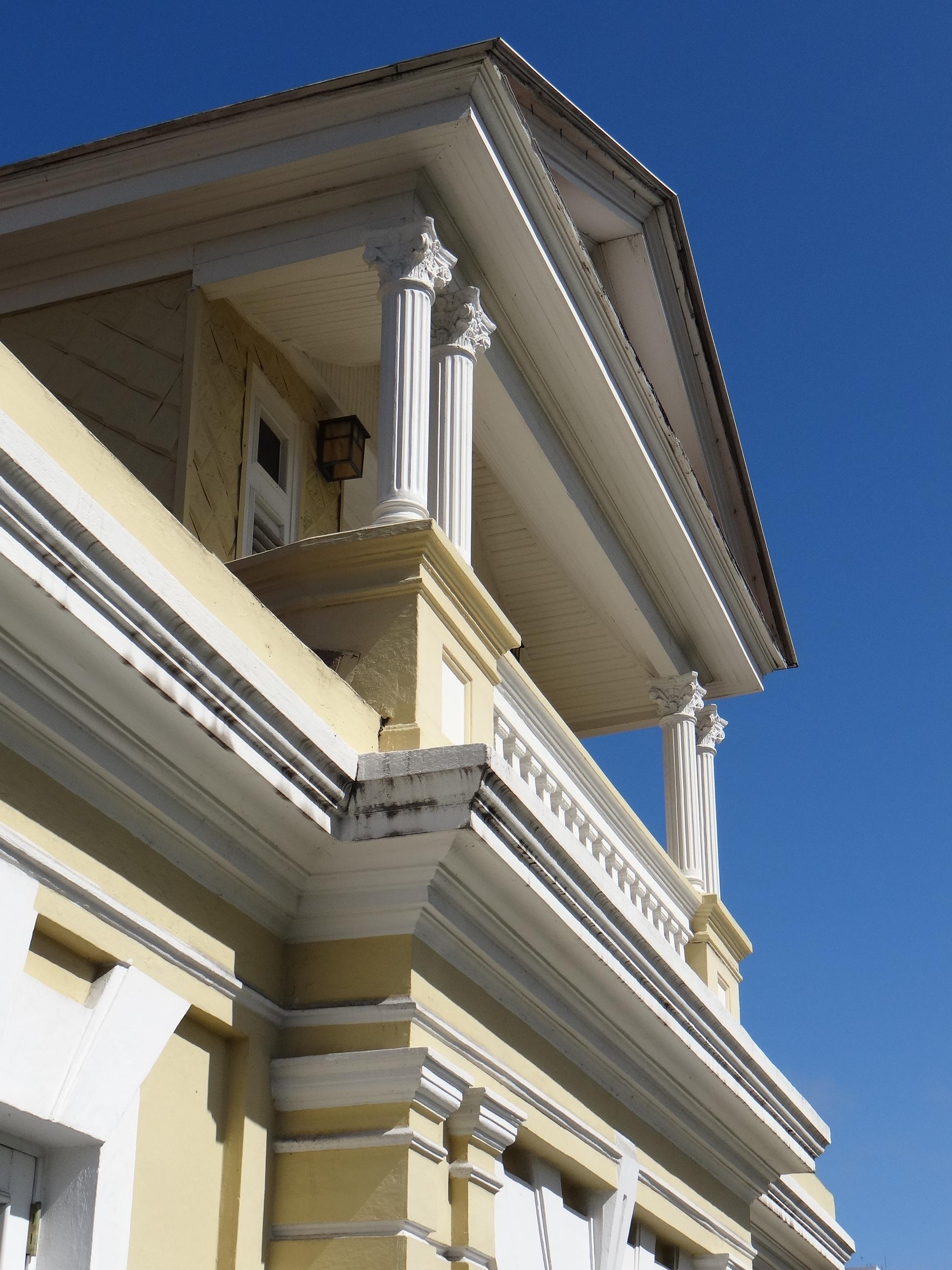 Casa La Giralda - Avenida Miramar, esquina calle Marti 651 - San Juan (Miramar) - 2014 00038